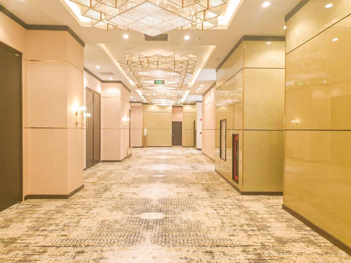 Diamond Stars Ben Tre Hotel Екстер'єр фото A corridor in a hotel