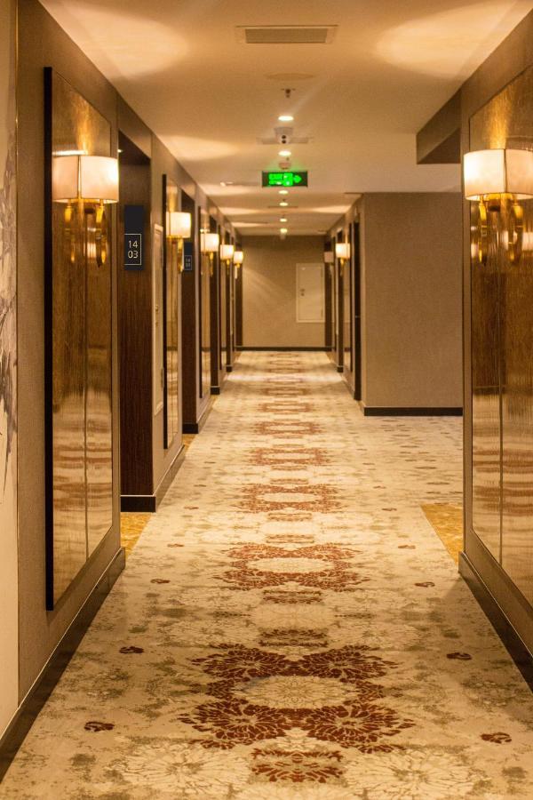 Diamond Stars Ben Tre Hotel Екстер'єр фото A corridor in a hotel