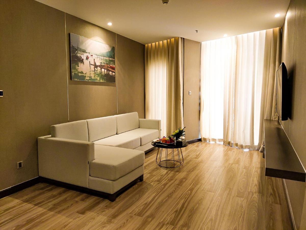 Diamond Stars Ben Tre Hotel Екстер'єр фото A living room with vinyl flooring