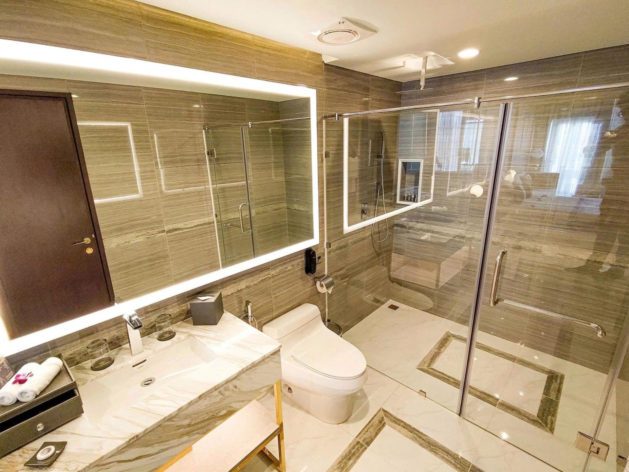 Diamond Stars Ben Tre Hotel Екстер'єр фото Bathroom